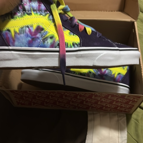 Vans - Picture 2 of 7